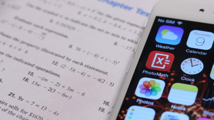 ¿Tu hijo es un genio en matemáticas pero en el resto no? Quizás su genialidad es gracias a Photomath